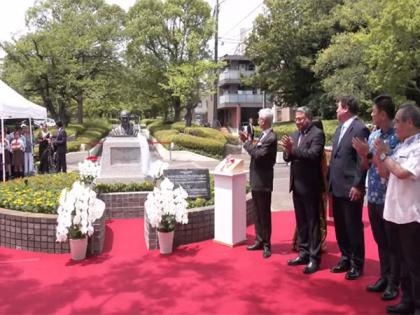 "Gandhi is a global icon," Jaishankar unveils Gandhi's bust in Tokyo | "Gandhi is a global icon," Jaishankar unveils Gandhi's bust in Tokyo "Gandhi is a global icon," Jaishankar unveils Gandhi's bust in Tokyo | "Gandhi is a global icon," Jaishankar unveils Gandhi's bust in Tokyo