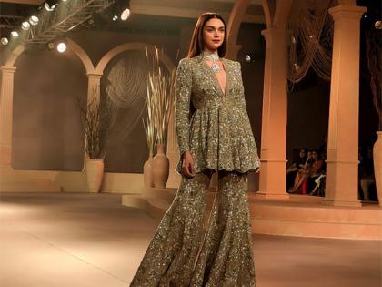 India Couture Week 2024: Aditi Rao Hydari Adds Her Charm to Runway at Jayanti Reddy’s Show | India Couture Week 2024: Aditi Rao Hydari Adds Her Charm to Runway at Jayanti Reddy’s Show India Couture Week 2024: Aditi Rao Hydari Adds Her Charm to Runway at Jayanti Reddy’s Show | India Couture Week 2024: Aditi Rao Hydari Adds Her Charm to Runway at Jayanti Reddy’s Show