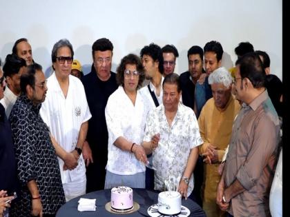 Sonu Nigam celebrates birthday with Javed Akhtar, friends from music industry | Sonu Nigam celebrates birthday with Javed Akhtar, friends from music industry Sonu Nigam celebrates birthday with Javed Akhtar, friends from music industry | Sonu Nigam celebrates birthday with Javed Akhtar, friends from music industry
