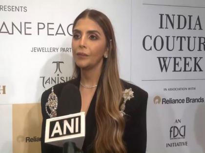 "It was a very impromptu thing": Falguni Shane Peacock on collaboration with Swadesh | "It was a very impromptu thing": Falguni Shane Peacock on collaboration with Swadesh "It was a very impromptu thing": Falguni Shane Peacock on collaboration with Swadesh | "It was a very impromptu thing": Falguni Shane Peacock on collaboration with Swadesh