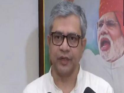 IT Minister Ashwini Vaishnaw lauds government's efforts for setting up semiconductor plant in Assam | IT Minister Ashwini Vaishnaw lauds government's efforts for setting up semiconductor plant in Assam IT Minister Ashwini Vaishnaw lauds government's efforts for setting up semiconductor plant in Assam | IT Minister Ashwini Vaishnaw lauds government's efforts for setting up semiconductor plant in Assam