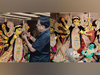 Kolkata's Kumartuli: Ma Durga idols ready to go abroad | Kolkata's Kumartuli: Ma Durga idols ready to go abroad Kolkata's Kumartuli: Ma Durga idols ready to go abroad | Kolkata's Kumartuli: Ma Durga idols ready to go abroad