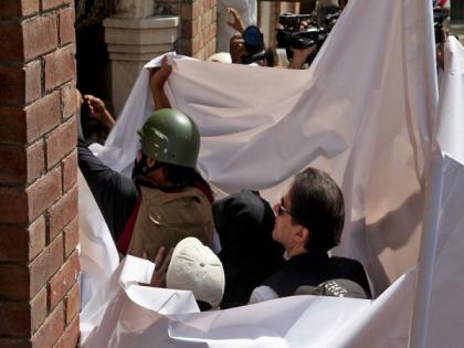 Pakistan: Accountability court approves 11-day physical remand of Imran Khan and his wife | Pakistan: Accountability court approves 11-day physical remand of Imran Khan and his wife Pakistan: Accountability court approves 11-day physical remand of Imran Khan and his wife | Pakistan: Accountability court approves 11-day physical remand of Imran Khan and his wife