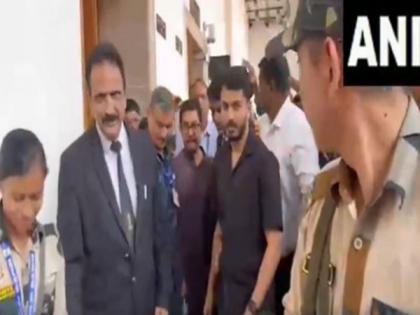 Aamir Khan, Kiran Rao visit Supreme Court for 'Laapata Ladies' screening, CJI welcomes him | Aamir Khan, Kiran Rao visit Supreme Court for 'Laapata Ladies' screening, CJI welcomes him Aamir Khan, Kiran Rao visit Supreme Court for 'Laapata Ladies' screening, CJI welcomes him | Aamir Khan, Kiran Rao visit Supreme Court for 'Laapata Ladies' screening, CJI welcomes him