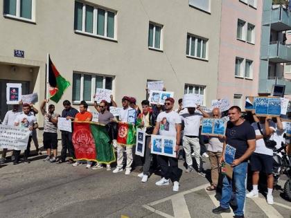 Vienna: Pashtun, Afghan protesters condemn Pakistani Army actions in Khyber Pakhtunkhwa | Vienna: Pashtun, Afghan protesters condemn Pakistani Army actions in Khyber Pakhtunkhwa Vienna: Pashtun, Afghan protesters condemn Pakistani Army actions in Khyber Pakhtunkhwa | Vienna: Pashtun, Afghan protesters condemn Pakistani Army actions in Khyber Pakhtunkhwa
