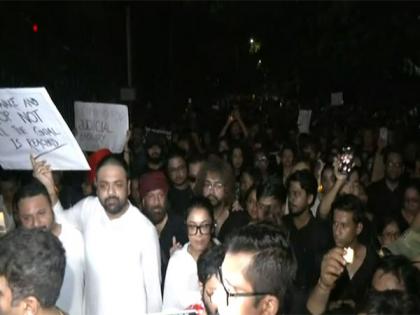 Bengali artists hold protest demanding justice in Kolkata rape-murder case | Bengali artists hold protest demanding justice in Kolkata rape-murder case Bengali artists hold protest demanding justice in Kolkata rape-murder case | Bengali artists hold protest demanding justice in Kolkata rape-murder case