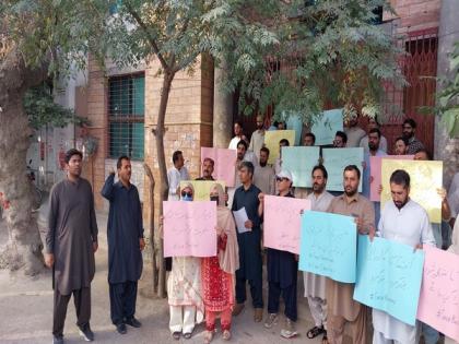 Pakistan: University employees protest over months of unpaid salaries amid severe financial crisis | Pakistan: University employees protest over months of unpaid salaries amid severe financial crisis Pakistan: University employees protest over months of unpaid salaries amid severe financial crisis | Pakistan: University employees protest over months of unpaid salaries amid severe financial crisis