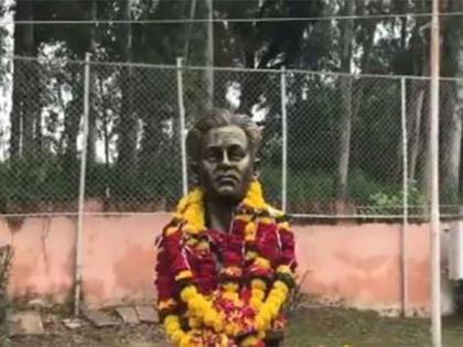 Olympian Ashok Kumar unveils Major Dyan Chand's statue on National Sports Day | Olympian Ashok Kumar unveils Major Dyan Chand's statue on National Sports Day Olympian Ashok Kumar unveils Major Dyan Chand's statue on National Sports Day | Olympian Ashok Kumar unveils Major Dyan Chand's statue on National Sports Day