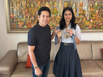 Manu Bhaker shares a special moment with Sachin Tendulkar, credits him for inspiring her journey | Manu Bhaker shares a special moment with Sachin Tendulkar, credits him for inspiring her journey