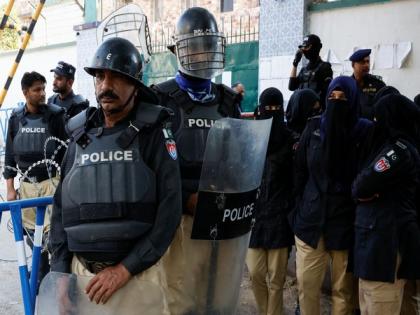 Pak: Karachi police suspends 18 cops over social media usage | Pak: Karachi police suspends 18 cops over social media usage Pak: Karachi police suspends 18 cops over social media usage | Pak: Karachi police suspends 18 cops over social media usage
