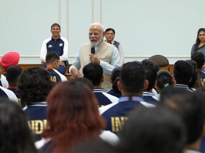 PM Modi meets Indian Paralympics contingent at his residence | PM Modi meets Indian Paralympics contingent at his residence PM Modi meets Indian Paralympics contingent at his residence | PM Modi meets Indian Paralympics contingent at his residence