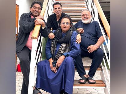 'Housefull 5': Akshay Kumar, Johny Lever, Ranjeet pose together in BTS picture | 'Housefull 5': Akshay Kumar, Johny Lever, Ranjeet pose together in BTS picture 'Housefull 5': Akshay Kumar, Johny Lever, Ranjeet pose together in BTS picture | 'Housefull 5': Akshay Kumar, Johny Lever, Ranjeet pose together in BTS picture