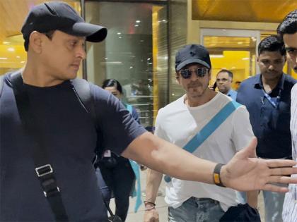 SRK makes stylish return to Mumbai after bagging Best Actor at IIFA Awards 2024 | SRK makes stylish return to Mumbai after bagging Best Actor at IIFA Awards 2024 SRK makes stylish return to Mumbai after bagging Best Actor at IIFA Awards 2024 | SRK makes stylish return to Mumbai after bagging Best Actor at IIFA Awards 2024