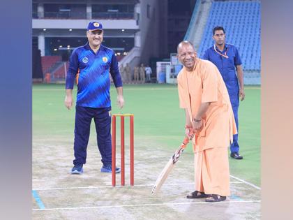 CM Yogi all smiles after trying his hand with bat during All India Advocate Cricket Tournament | CM Yogi all smiles after trying his hand with bat during All India Advocate Cricket Tournament