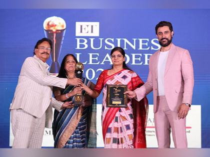 Oswaal Books' MD Naresh Jain Receives ET Leaders Award 2024 | Oswaal Books' MD Naresh Jain Receives ET Leaders Award 2024