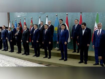 Jaishankar poses for SCO family photo with other leaders ahead of meeting in Islamabad | Jaishankar poses for SCO family photo with other leaders ahead of meeting in Islamabad Jaishankar poses for SCO family photo with other leaders ahead of meeting in Islamabad | Jaishankar poses for SCO family photo with other leaders ahead of meeting in Islamabad
