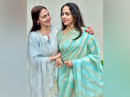 Esha Deol pens adorable birthday wish for mother Hema Malini | Esha Deol pens adorable birthday wish for mother Hema Malini Esha Deol pens adorable birthday wish for mother Hema Malini | Esha Deol pens adorable birthday wish for mother Hema Malini