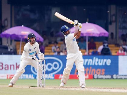 Cricket icons shower praise on Sarfaraz for his match-saving maiden Test ton against NZ | Cricket icons shower praise on Sarfaraz for his match-saving maiden Test ton against NZ