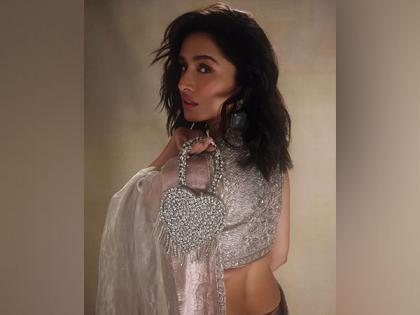 Shraddha Kapoor shares gorgeous Diwali pics in stunning silver saree | Shraddha Kapoor shares gorgeous Diwali pics in stunning silver saree Shraddha Kapoor shares gorgeous Diwali pics in stunning silver saree | Shraddha Kapoor shares gorgeous Diwali pics in stunning silver saree