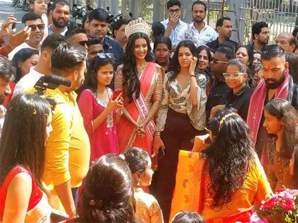 Femina Miss India World 2024 Nikita Powal receives grand welcome in hometown Ujjain | Femina Miss India World 2024 Nikita Powal receives grand welcome in hometown Ujjain Femina Miss India World 2024 Nikita Powal receives grand welcome in hometown Ujjain | Femina Miss India World 2024 Nikita Powal receives grand welcome in hometown Ujjain