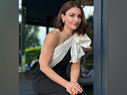 Diwali 2024: Soha Ali Khan bonds with family over 'tambola', 'cards' | Diwali 2024: Soha Ali Khan bonds with family over 'tambola', 'cards' Diwali 2024: Soha Ali Khan bonds with family over 'tambola', 'cards' | Diwali 2024: Soha Ali Khan bonds with family over 'tambola', 'cards'