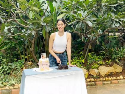 Ananya Panday celebrates her birthday with media, see pictures | Ananya Panday celebrates her birthday with media, see pictures Ananya Panday celebrates her birthday with media, see pictures | Ananya Panday celebrates her birthday with media, see pictures