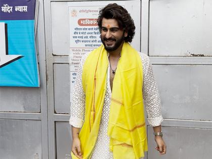Arjun Kapoor visits Siddhivinayak Temple as 'Singham Again' hits theatres | Arjun Kapoor visits Siddhivinayak Temple as 'Singham Again' hits theatres Arjun Kapoor visits Siddhivinayak Temple as 'Singham Again' hits theatres | Arjun Kapoor visits Siddhivinayak Temple as 'Singham Again' hits theatres