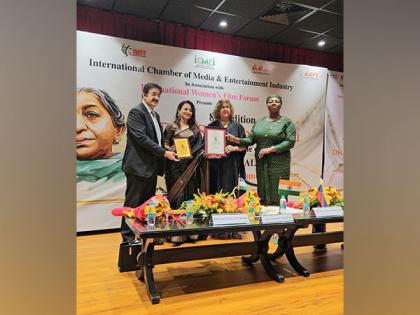 Multi-faceted artist Trupti Bhoir felicitated with Sarojini Naidu international Award | Multi-faceted artist Trupti Bhoir felicitated with Sarojini Naidu international Award Multi-faceted artist Trupti Bhoir felicitated with Sarojini Naidu international Award | Multi-faceted artist Trupti Bhoir felicitated with Sarojini Naidu international Award