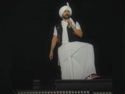 Diljit Dosanjh calls out double standards after Telangana govt's notice, tweaks song lyrics during Hyderabad concert | Diljit Dosanjh calls out double standards after Telangana govt's notice, tweaks song lyrics during Hyderabad concert Diljit Dosanjh calls out double standards after Telangana govt's notice, tweaks song lyrics during Hyderabad concert | Diljit Dosanjh calls out double standards after Telangana govt's notice, tweaks song lyrics during Hyderabad concert