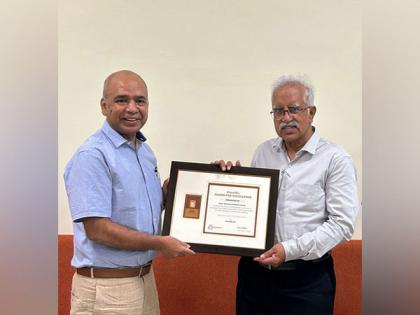 The KnowDis Award for Excellence presented to Professor M. Balakrishnan | The KnowDis Award for Excellence presented to Professor M. Balakrishnan The KnowDis Award for Excellence presented to Professor M. Balakrishnan | The KnowDis Award for Excellence presented to Professor M. Balakrishnan