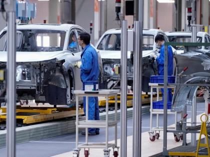 Shanghai Automotive workers protest Layoffs, clash with police over severance dispute | Shanghai Automotive workers protest Layoffs, clash with police over severance dispute