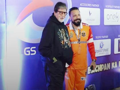 Amitabh Bachchan all smiles as he appears at Mumbai event | Amitabh Bachchan all smiles as he appears at Mumbai event Amitabh Bachchan all smiles as he appears at Mumbai event | Amitabh Bachchan all smiles as he appears at Mumbai event