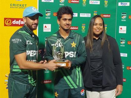 Salman Agha's heartwarming gesture wins hearts, shares POTM award with young Saim Ayub | Salman Agha's heartwarming gesture wins hearts, shares POTM award with young Saim Ayub