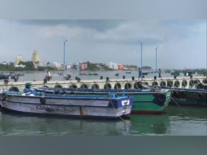 Tamil Nadu CM urges Jaishankar to secure release of 17 TN fishermen apprehended by Sri Lankan Navy | Tamil Nadu CM urges Jaishankar to secure release of 17 TN fishermen apprehended by Sri Lankan Navy Tamil Nadu CM urges Jaishankar to secure release of 17 TN fishermen apprehended by Sri Lankan Navy | Tamil Nadu CM urges Jaishankar to secure release of 17 TN fishermen apprehended by Sri Lankan Navy