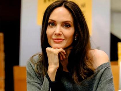 Angelina Jolie with son Knox helping Los Angeles wildfire victims | Angelina Jolie with son Knox helping Los Angeles wildfire victims Angelina Jolie with son Knox helping Los Angeles wildfire victims | Angelina Jolie with son Knox helping Los Angeles wildfire victims