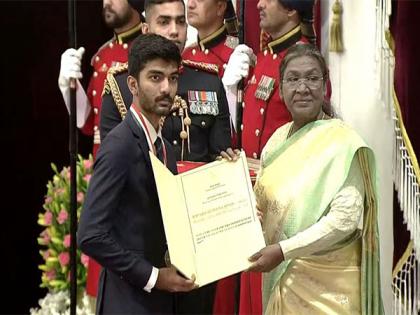 D Gukesh, Manu Bhaker, Harmanpreet Singh, Praveen Kumar receive prestigious Khel Ratna award | D Gukesh, Manu Bhaker, Harmanpreet Singh, Praveen Kumar receive prestigious Khel Ratna award D Gukesh, Manu Bhaker, Harmanpreet Singh, Praveen Kumar receive prestigious Khel Ratna award | D Gukesh, Manu Bhaker, Harmanpreet Singh, Praveen Kumar receive prestigious Khel Ratna award