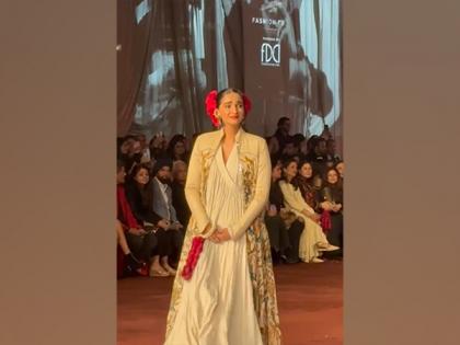 Sonam Kapoor breaks down in emotional tribute to late fashion designer Rohit Bal | Sonam Kapoor breaks down in emotional tribute to late fashion designer Rohit Bal