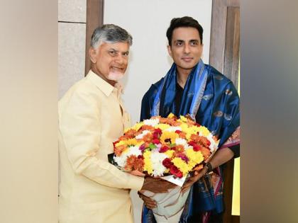 Sonu Sood meets Andhra CM Chandrababu Naidu, donates four ambulances to state | Sonu Sood meets Andhra CM Chandrababu Naidu, donates four ambulances to state Sonu Sood meets Andhra CM Chandrababu Naidu, donates four ambulances to state | Sonu Sood meets Andhra CM Chandrababu Naidu, donates four ambulances to state