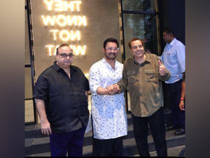 Dharmendra meets Aamir Khan at special screening of 'Loveyapa' | Dharmendra meets Aamir Khan at special screening of 'Loveyapa' Dharmendra meets Aamir Khan at special screening of 'Loveyapa' | Dharmendra meets Aamir Khan at special screening of 'Loveyapa'