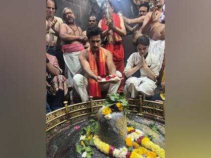 Vicky Kaushal offers prayers at Grishneshwar Temple in Aurangabad | Vicky Kaushal offers prayers at Grishneshwar Temple in Aurangabad Vicky Kaushal offers prayers at Grishneshwar Temple in Aurangabad | Vicky Kaushal offers prayers at Grishneshwar Temple in Aurangabad