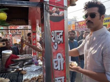 Vicky Kaushal enjoys Bihar's famous "Litti-Chokha from street vendor, take a look | Vicky Kaushal enjoys Bihar's famous "Litti-Chokha from street vendor, take a look Vicky Kaushal enjoys Bihar's famous "Litti-Chokha from street vendor, take a look | Vicky Kaushal enjoys Bihar's famous "Litti-Chokha from street vendor, take a look