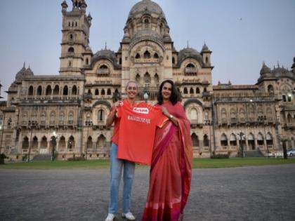 Maharani of Vadodara supports Gujarat Giants ahead of WPL home debut; Team captain presents her with special jersey | Maharani of Vadodara supports Gujarat Giants ahead of WPL home debut; Team captain presents her with special jersey