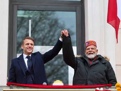 PM Modi gifts Dokra artwork to French President Emmanuel Macron | PM Modi gifts Dokra artwork to French President Emmanuel Macron PM Modi gifts Dokra artwork to French President Emmanuel Macron | PM Modi gifts Dokra artwork to French President Emmanuel Macron