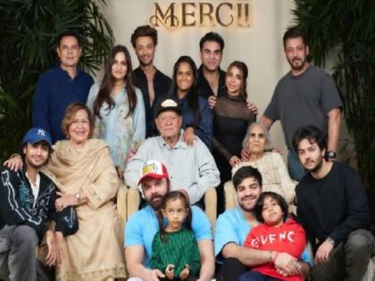 Salman Khan shares fam-jam picture, wishes everyone a "familitines day" | Salman Khan shares fam-jam picture, wishes everyone a "familitines day" Salman Khan shares fam-jam picture, wishes everyone a "familitines day" | Salman Khan shares fam-jam picture, wishes everyone a "familitines day"