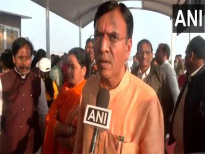 Union Sports Minister Mandaviya, ex-cricketer RP Singh attend Maha Kumbh in Prayagraj | Union Sports Minister Mandaviya, ex-cricketer RP Singh attend Maha Kumbh in Prayagraj
