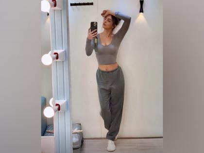 Desi Girl Priyanka Chopra gives major Rangeela vibes in latest post, says she's channeling her "inner Urmila Matondkar" | Desi Girl Priyanka Chopra gives major Rangeela vibes in latest post, says she's channeling her "inner Urmila Matondkar"