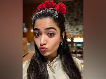 Rashmika Mandanna shares adorable selfie, asks fans about her 'crown' look | Rashmika Mandanna shares adorable selfie, asks fans about her 'crown' look