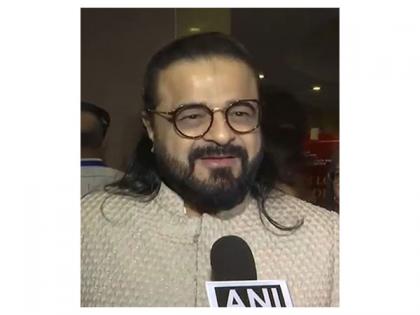 Mumbai: Office boy arrested for stealing Rs 40 lakh from Pritam Chakraborty's studio | Mumbai: Office boy arrested for stealing Rs 40 lakh from Pritam Chakraborty's studio Mumbai: Office boy arrested for stealing Rs 40 lakh from Pritam Chakraborty's studio | Mumbai: Office boy arrested for stealing Rs 40 lakh from Pritam Chakraborty's studio