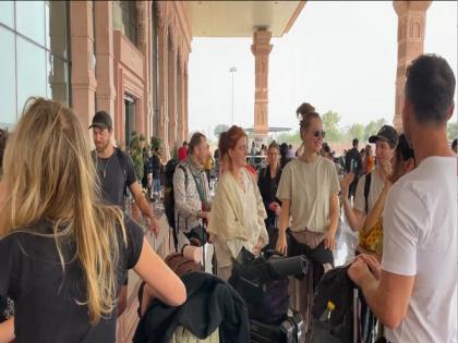 25-member American team arrives in Ayodhya for Ram Lalla's darshan | 25-member American team arrives in Ayodhya for Ram Lalla's darshan 25-member American team arrives in Ayodhya for Ram Lalla's darshan | 25-member American team arrives in Ayodhya for Ram Lalla's darshan
