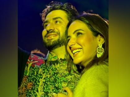 "Your smile brightens up my world": Jasmine Bhasin pens heartfelt note for Aly Goni | "Your smile brightens up my world": Jasmine Bhasin pens heartfelt note for Aly Goni "Your smile brightens up my world": Jasmine Bhasin pens heartfelt note for Aly Goni | "Your smile brightens up my world": Jasmine Bhasin pens heartfelt note for Aly Goni